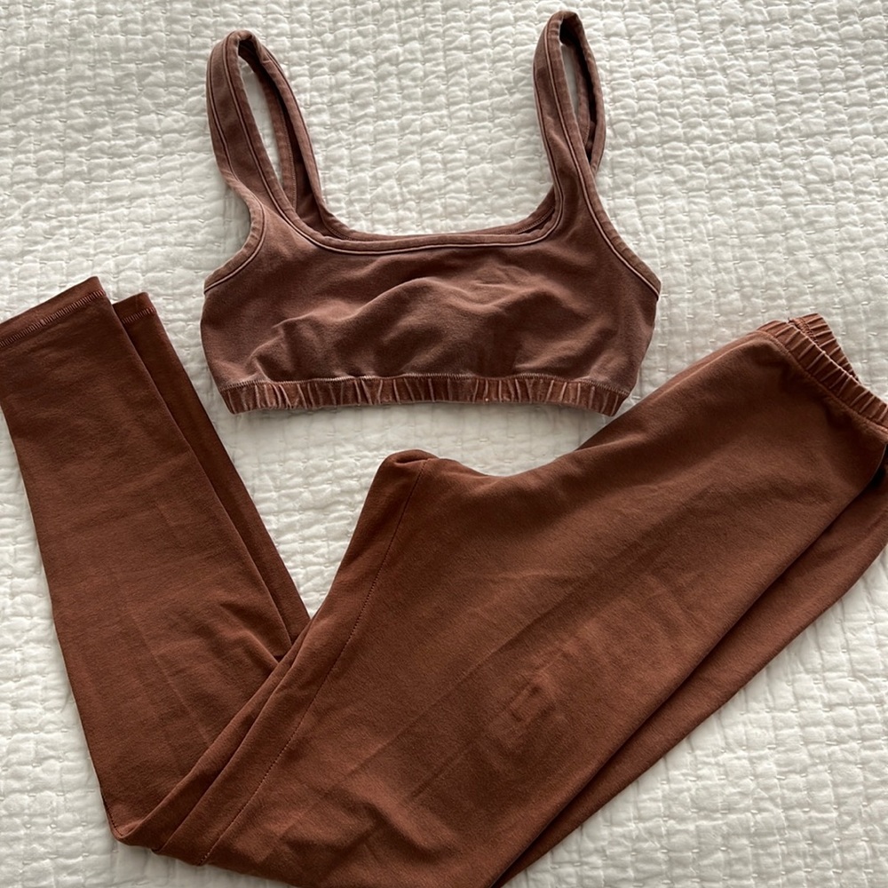 Skims outdoor basics - leggings & bralette
